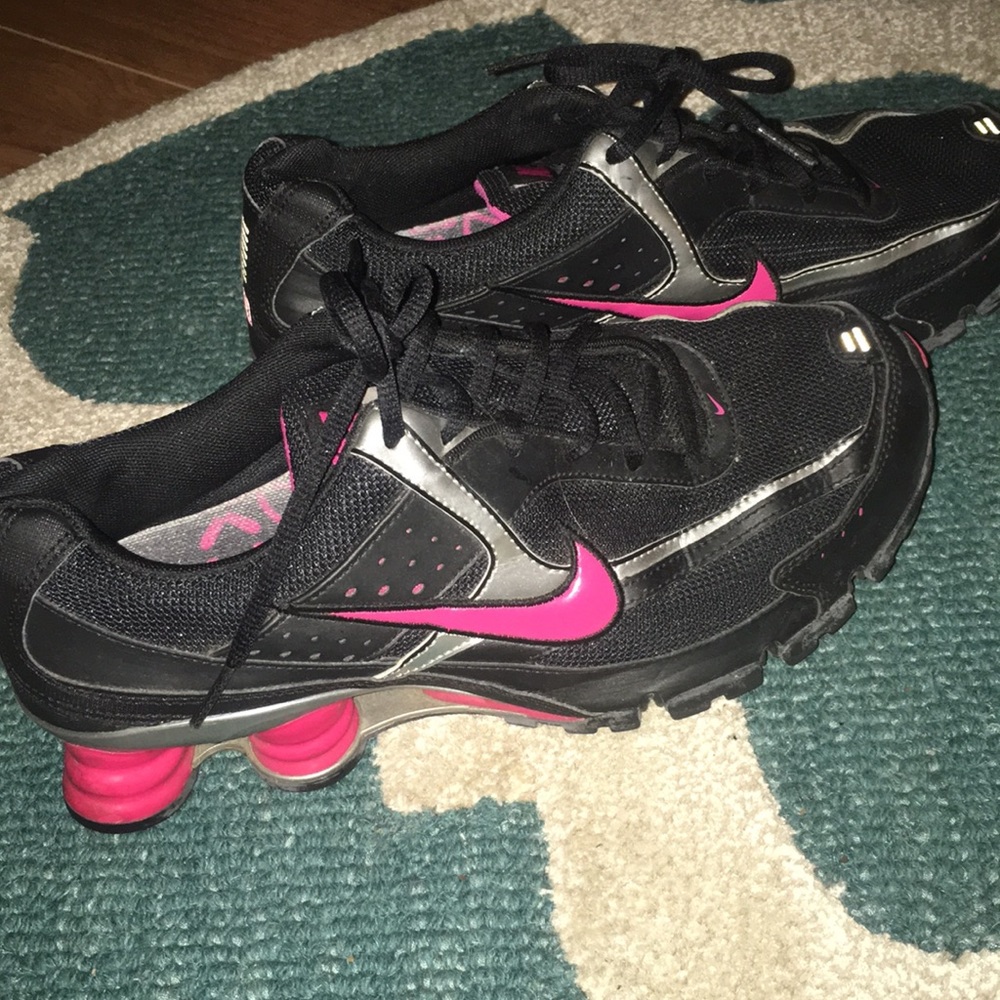 Pink Nike shox